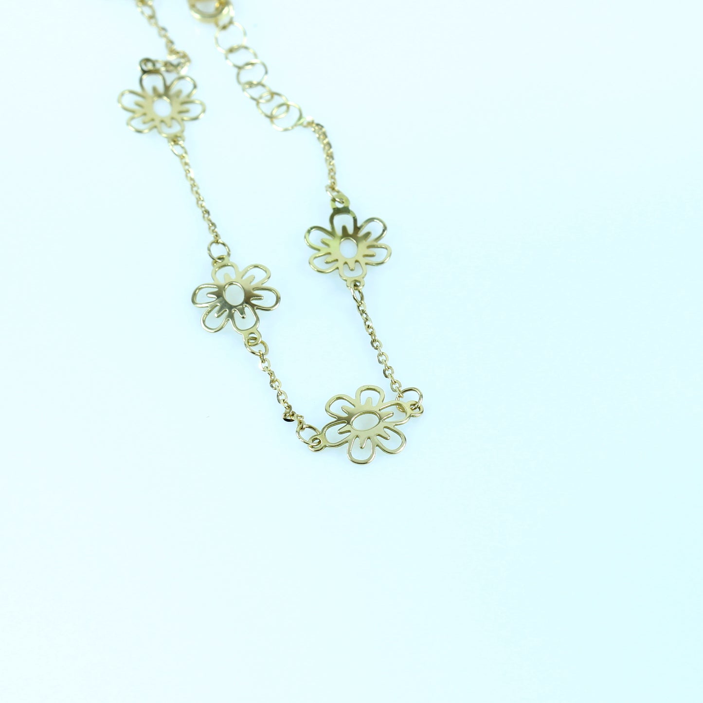 18K Yellow Gold Flower-Style Bracelet | Elegant Floral Fine Jewelry